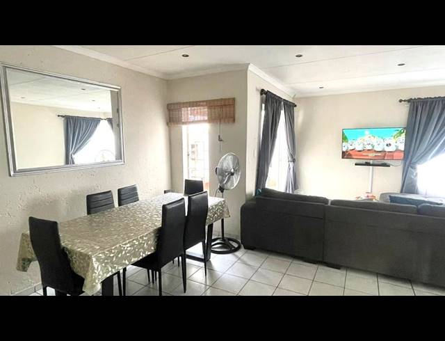 2 BEDROOM TOWNHOUSE FOR SALE IN CELTISDAL